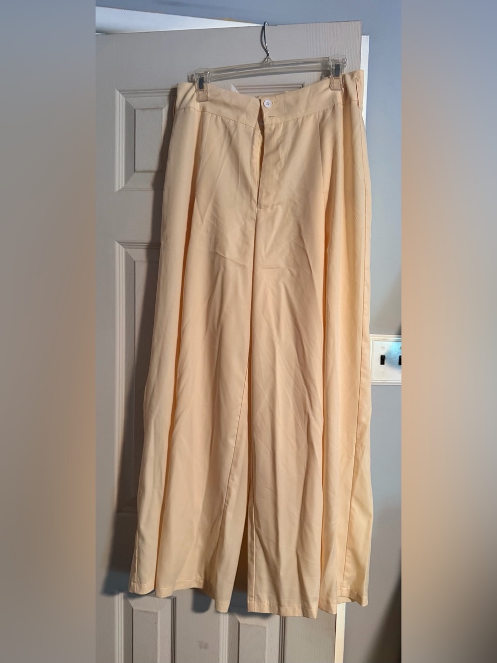 Wide Leg Pleated Women’s Pants in pale yellow
